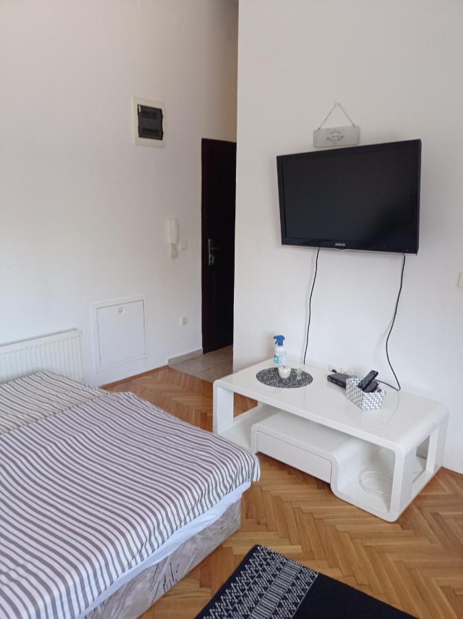 Donata Apartamento Osijek Exterior foto